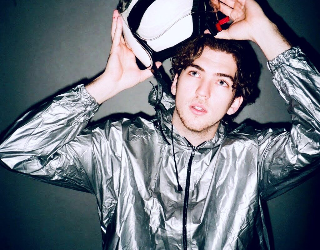 Cade Hoppe Releases New EP, 'Just Look At The Moon'