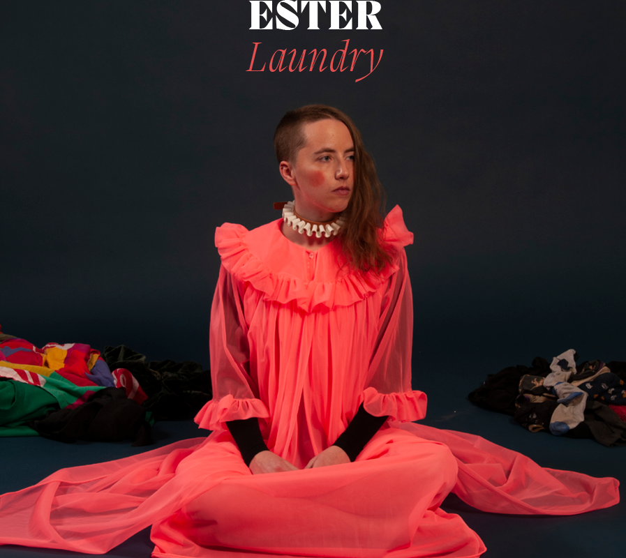 Non-binaire muzikant Ester presenteert EP ‘Laundry’