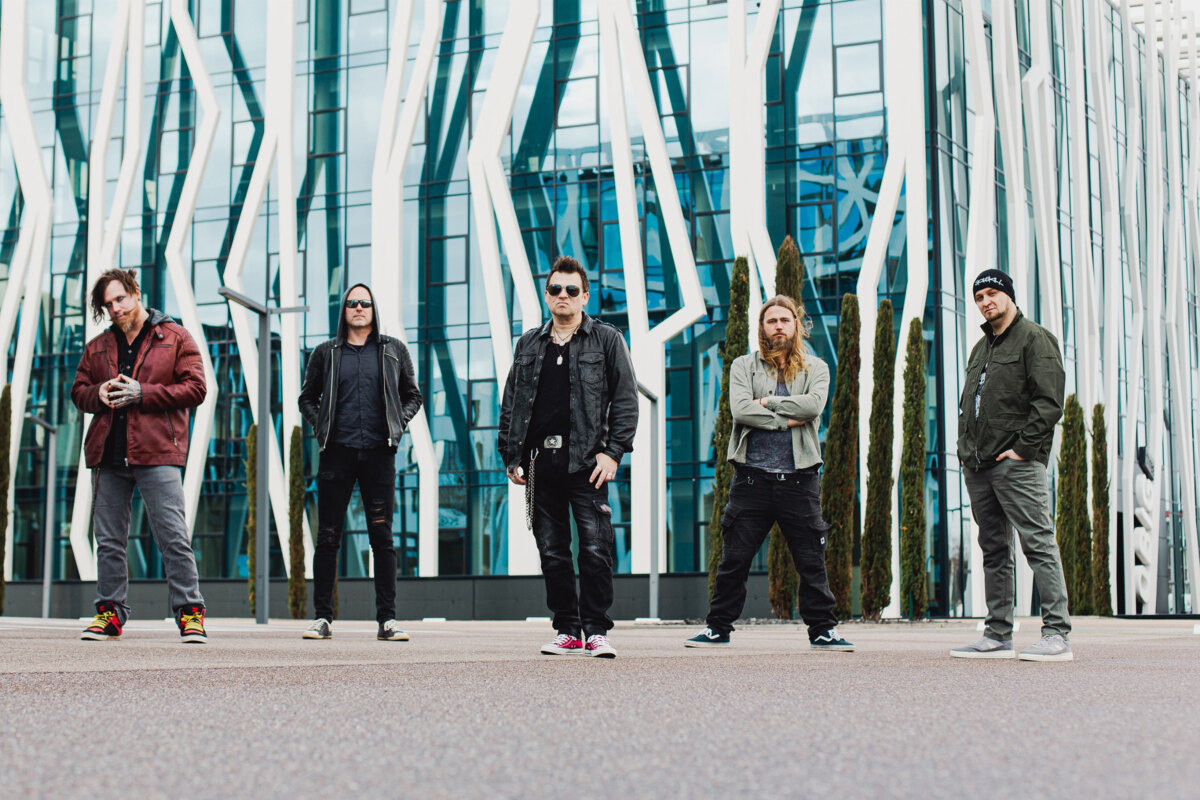 Reternity Releases Chris de Burgh Cover "A Spaceman Came Travelling" as Single and Video