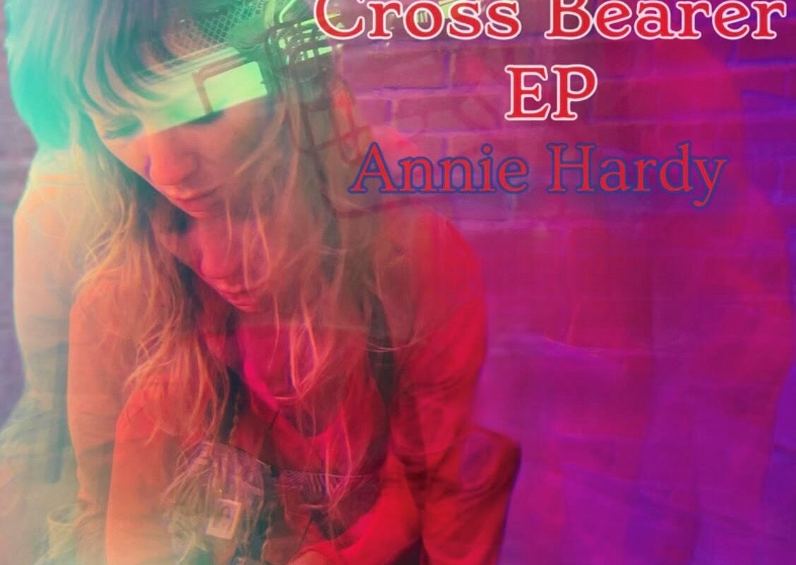 Annie Hardy is now back with her second solo EP offering of the ‘Cross Bearer’ 