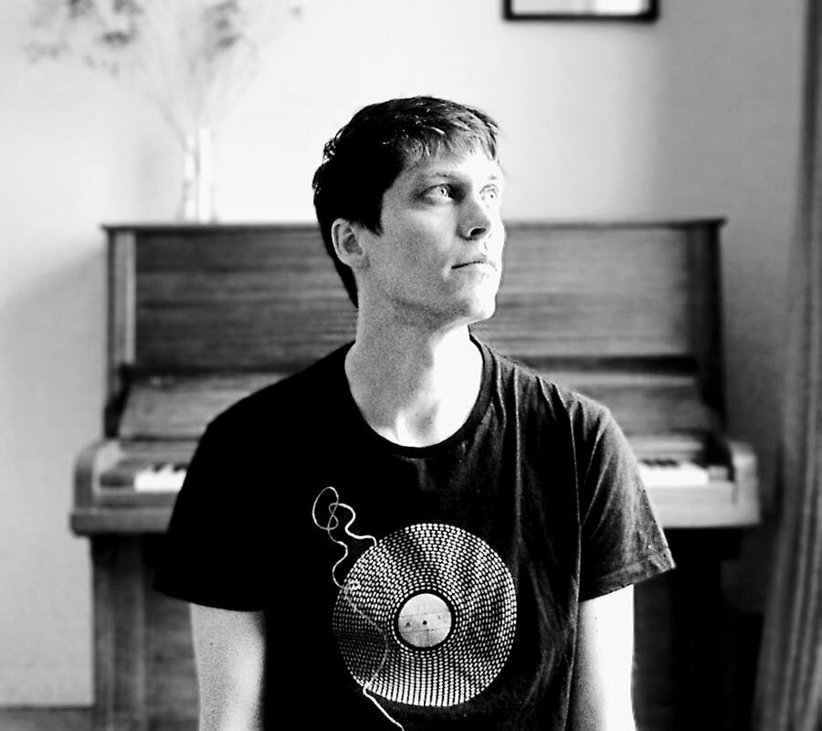 Ligconcert-pianist Mattias Devriendt presenteert nieuwe ‘Opposition’ E.P. en ‘As I Lay Down’ album