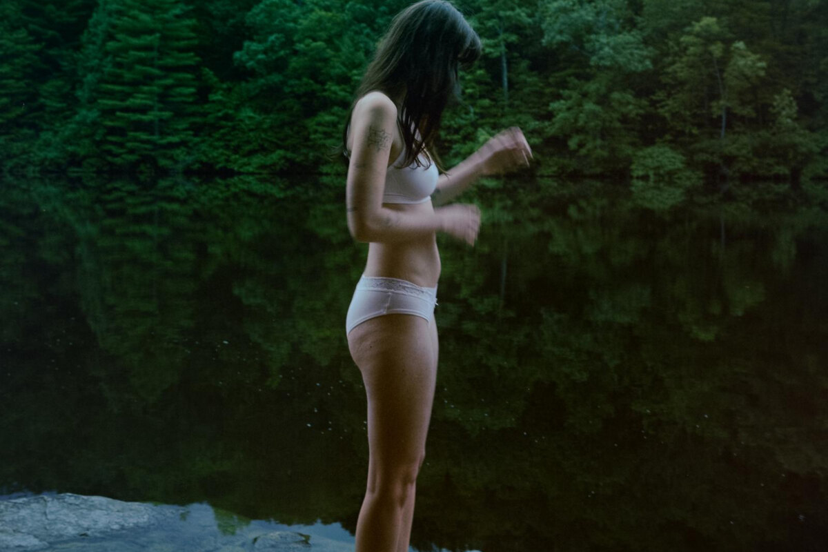 Lizzy McAlpine releases "Older"
