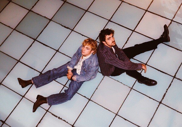 The Driver Era (Ross Lynch, Rocky Lynch) Share Music Video For "Get Off My Phone"