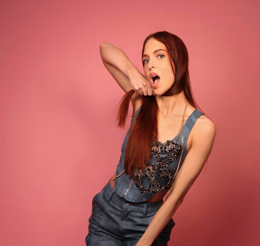 Twiggii Quinn betovert en verleidt met ‘My Love’