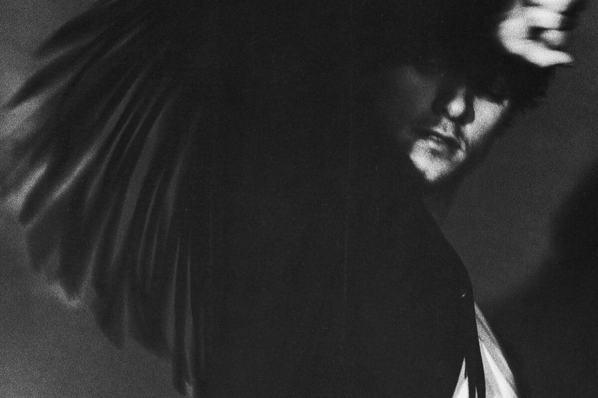 Bradley Simpson releases "Cry at the Moon"