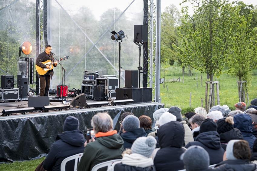 500 mensen genoten van het allereerste Dauwconcert van Gabriel Rios
