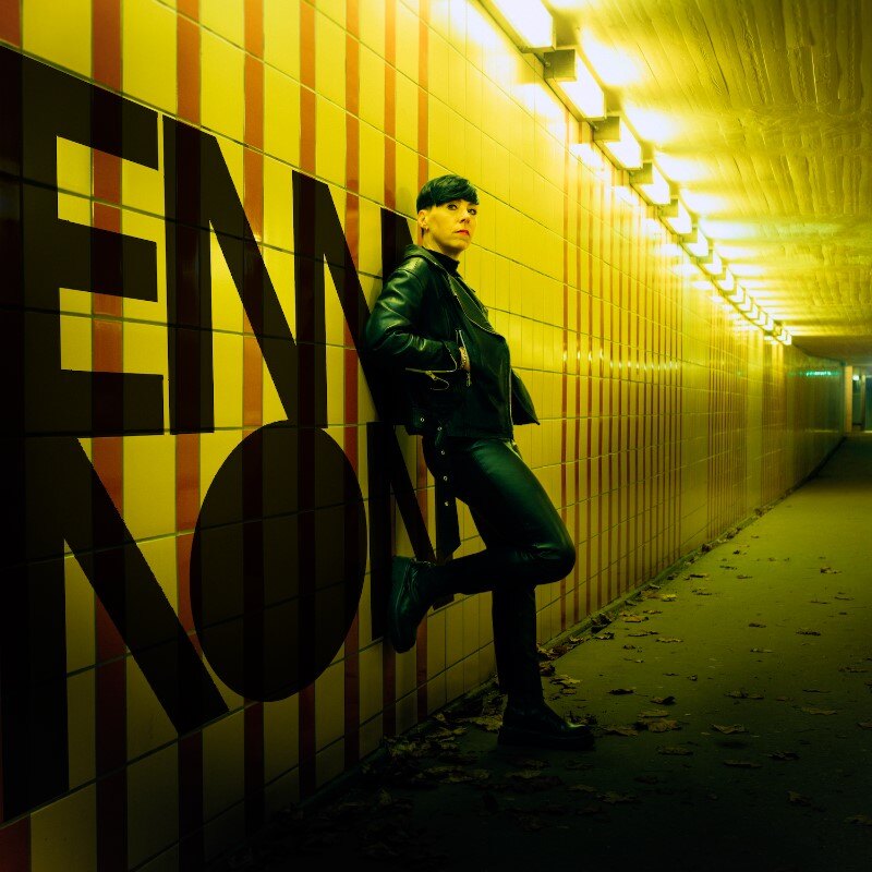 Sweden's Electro Queen Emmon releases new single ‘Devil’s On Your Back’, speaking on intrusive thoughts and the breaking of bad habits