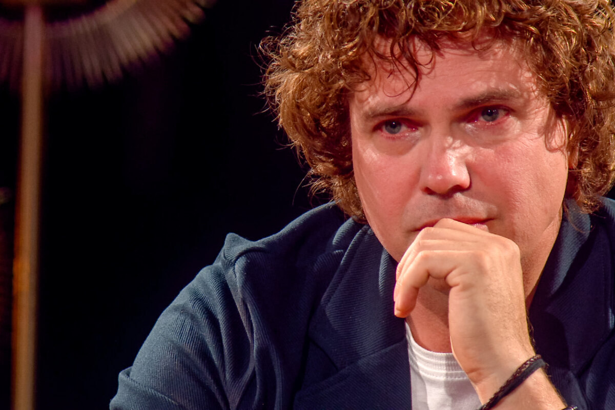 Regi maakt van de beklijvende muziek van Jasper Steverlinck een stevig trance nummer in Liefde voor Muziek