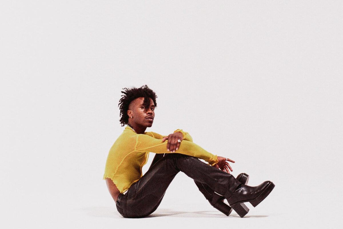 De Wayne Shares Video For New Single "Lightweight"