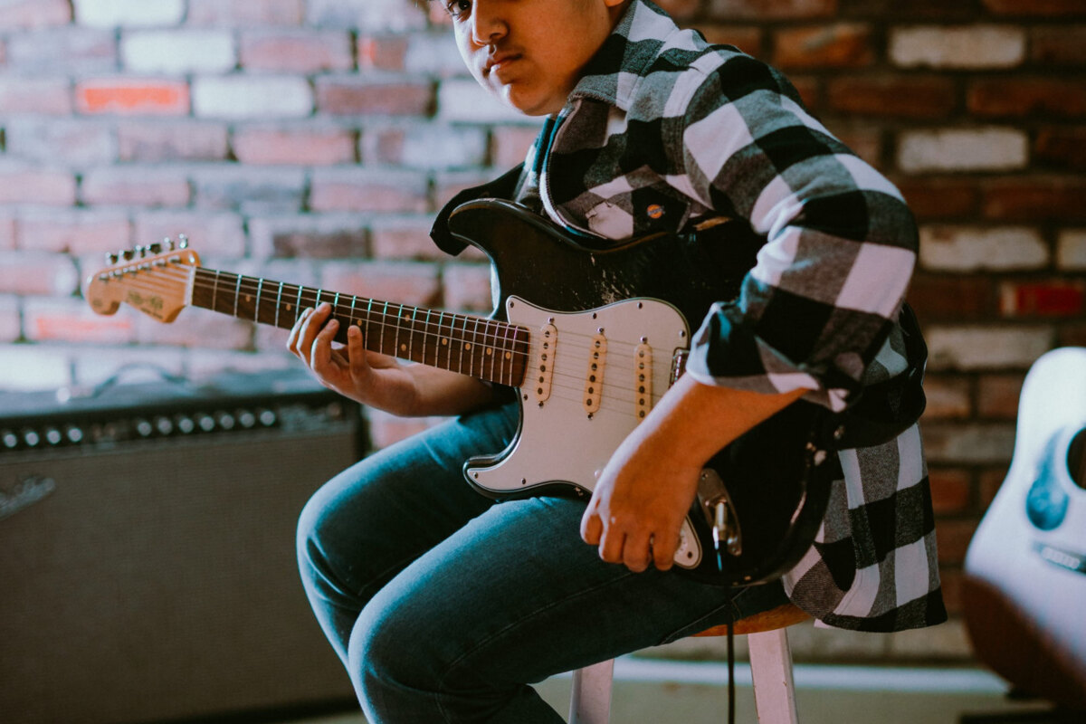 Seattle-Based Toronto-Born Teen Guitarist And Rocker Nikhil Bagga Releases New Single "Never Meant It"
