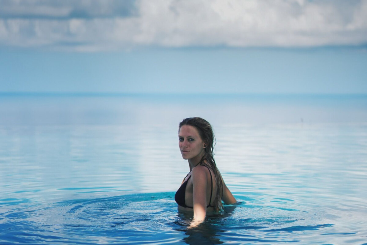 Nora En Pure Encapsulates Poolside Bliss with 'Infinite Memories'