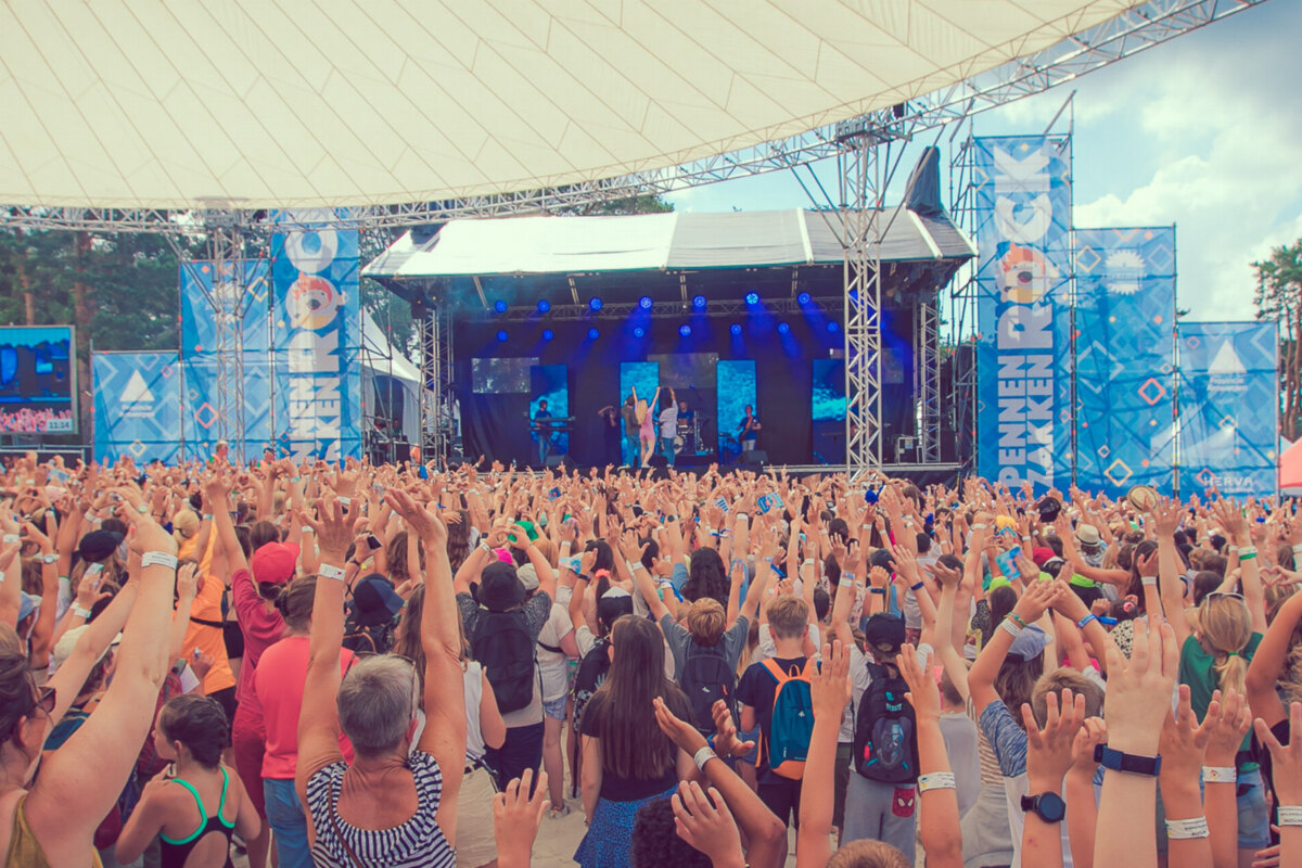 Pennenzakkenrocklied voor 30ste verjaardag van kinderfestival