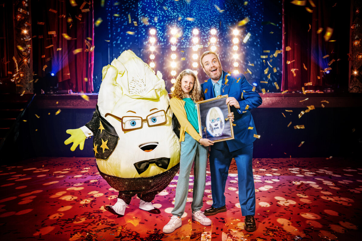 Jens Dendoncker bezorgt Fiona (11) de verrassing van haar leven: zij ziet haar eigen pak schitteren op het podium van The Masked Singer