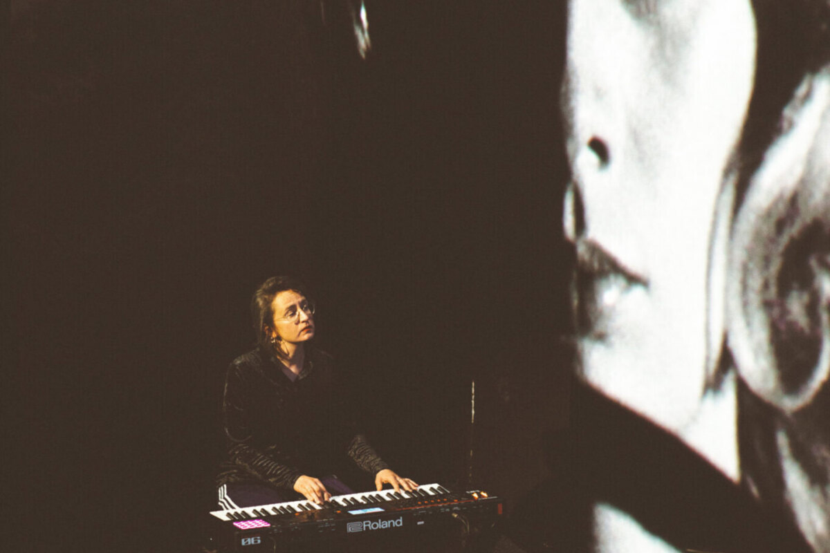 Miaux lanceert Synth Virtuosity & Devastating Songwriting Skills