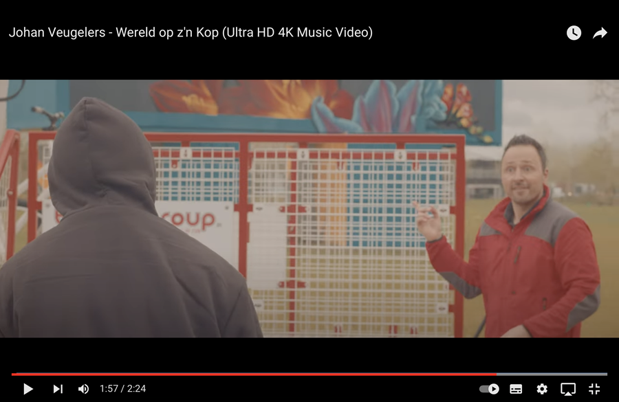 Welke BV speelt er mee in de videoclip van Johan Veugelers?