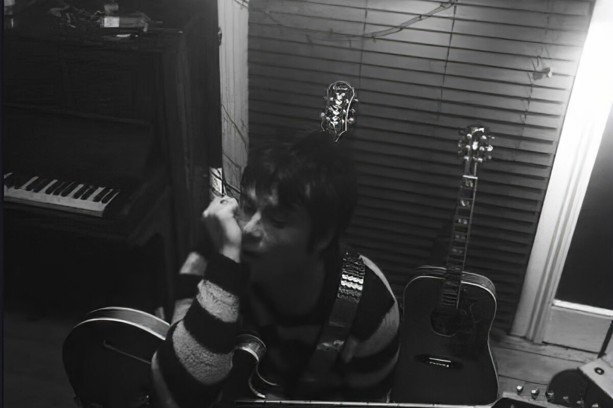 Andy J Palmer is now back with his latest offering of ‘Mystery To Me’.  