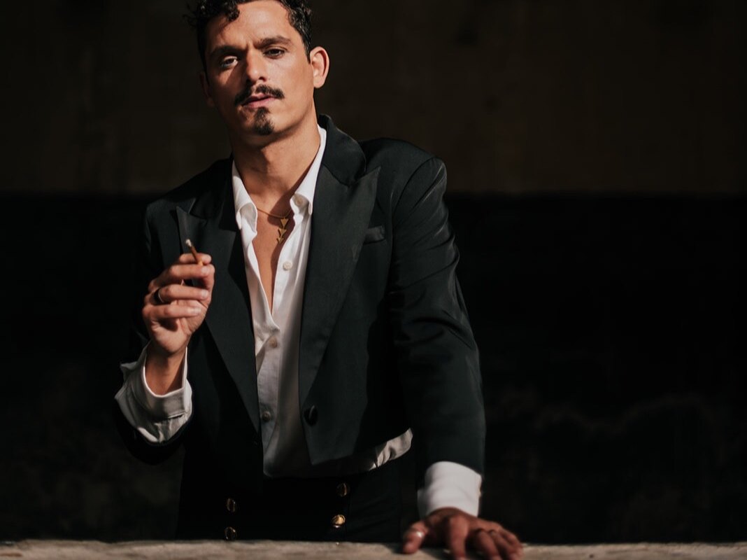 Fado singer Jonas releases new single 'Bato a Porta