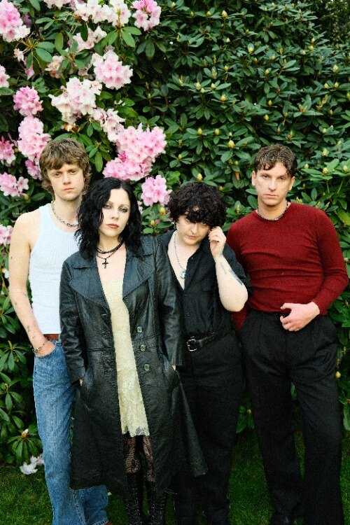 Pale Waves brengt single Gravity uit