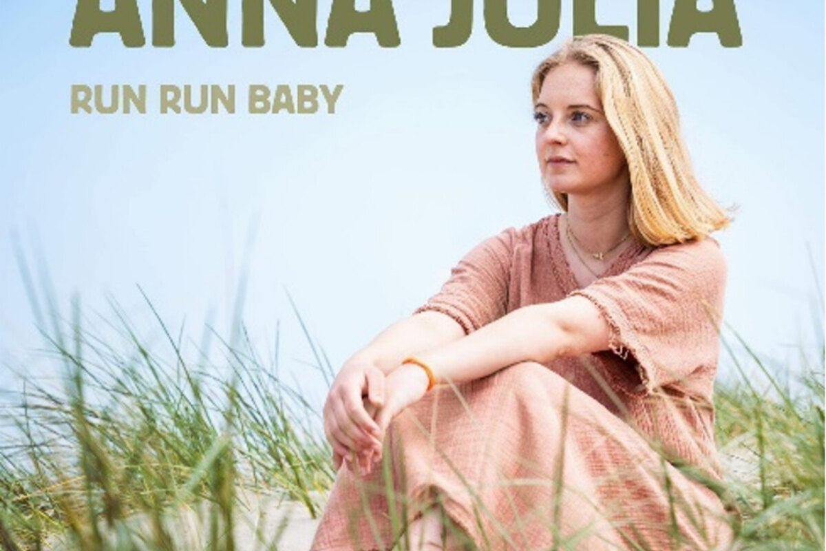 Anna Julia Verstrynge lanceert haar langverwachte tweede single "Run Run Baby"