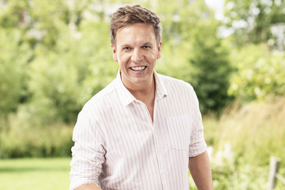 James Cooke verwelkomt Eric Goens maandag als eerste centrale gast in een nieuwe week van Café Congé