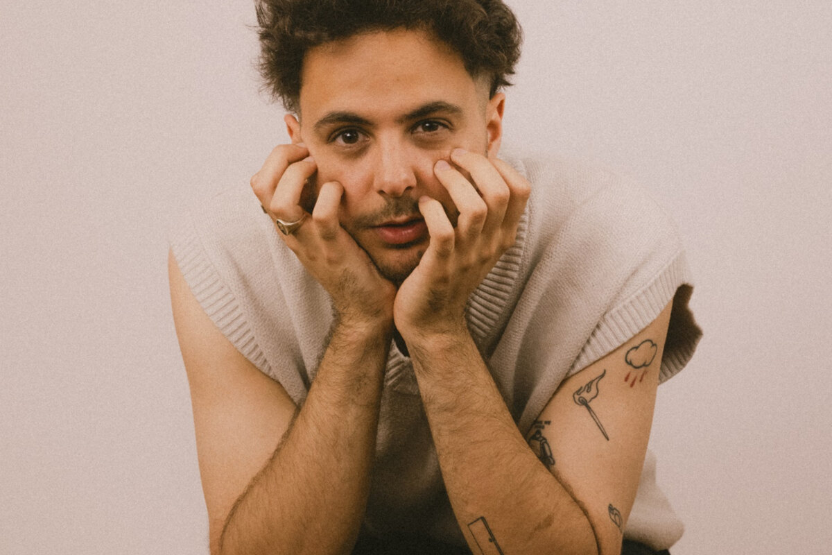 Singer-songwriter Skander Koston bezingt liefde en twijfels in eerste single 'only heaven knows'