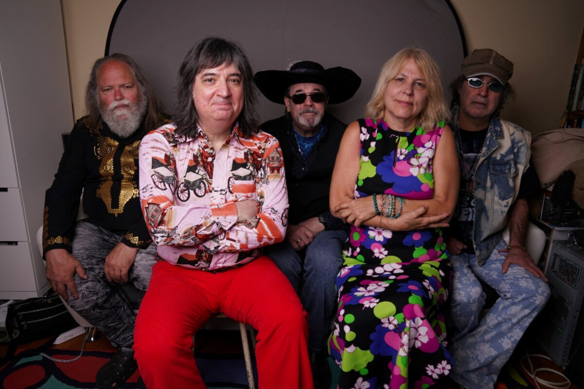 From Proto-Punk to Psychedelia: Mad Painter Dives into the Sounds of the 70s with ‘Empty Bottles'