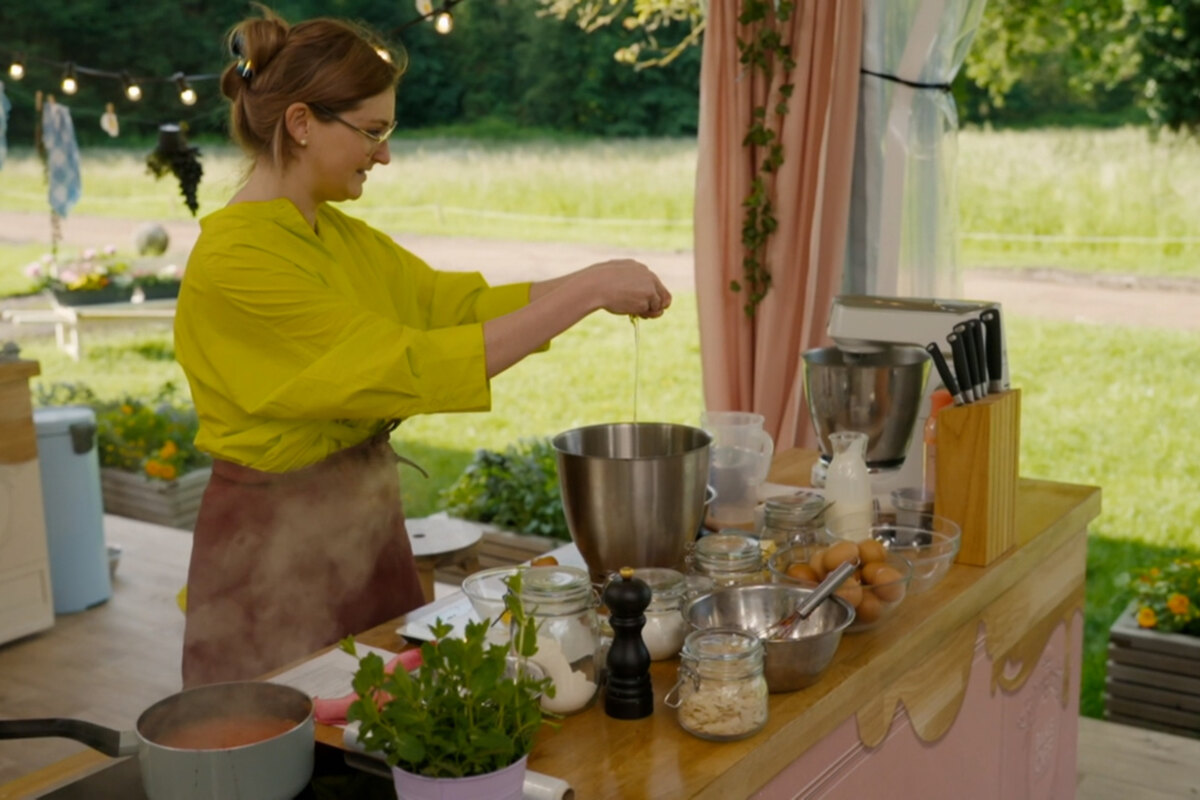 Een verse lading bakkers betreedt de baktent: "mijn mama hoopt dat ik via Bake Off een lief ga vinden"