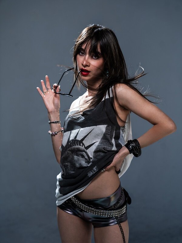 Zoe Ko Unveils New Song  And Video “Kiss My 