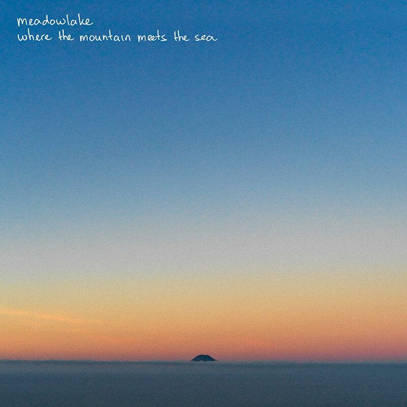 Meadowlake eerste band die album opneemt in Buck Meek’s nieuwe studio. ‘where the mountain meets the sea’ vandaag uit