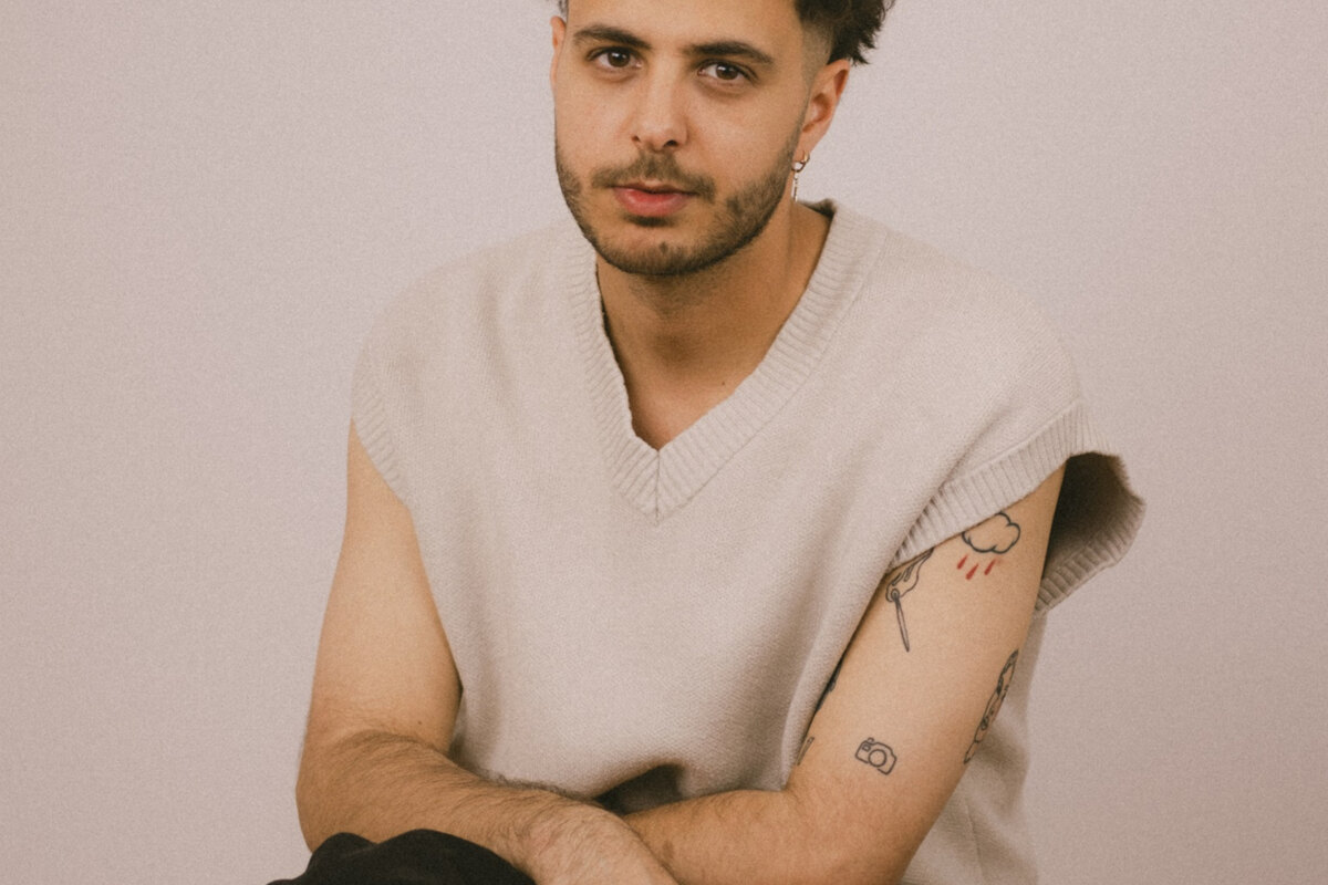 Skander Koston zingt over zijn strijd met chronische depressie in nieuwe single 'lie like that'