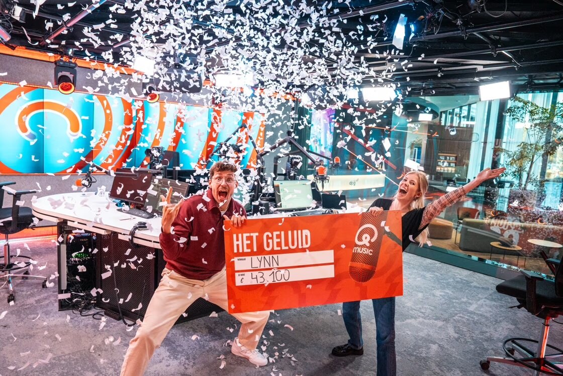 Lynn (33) uit Izegem raadt na 420 foute antwoorden Het Geluid van Qmusic en wint maar liefst 43.100 euro