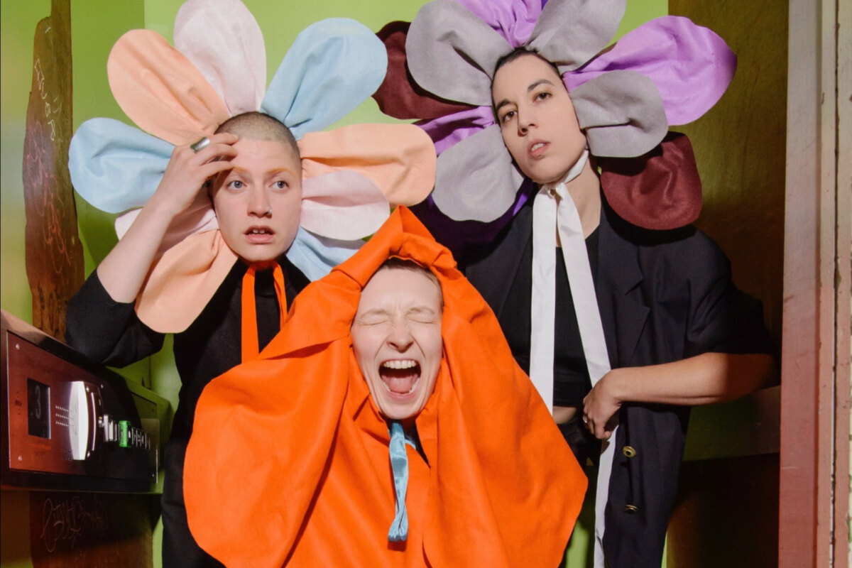 Cocon Javel release their debut single "Je m’adore”; their EP “Put All Your Money Into Therapy” will premiere on the 24.01.25!