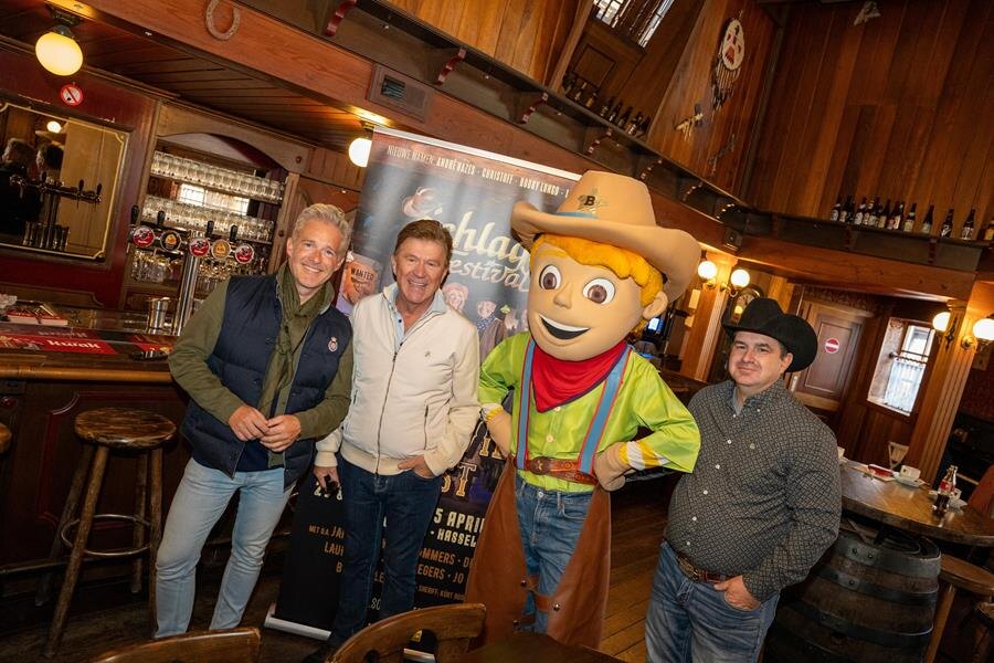 Een Schlagerfestival-ster voor Jo Vally. André Hazes, Christoff, countryzanger Robby Longo en Laura Omloop werden toegevoegd aan de line-up