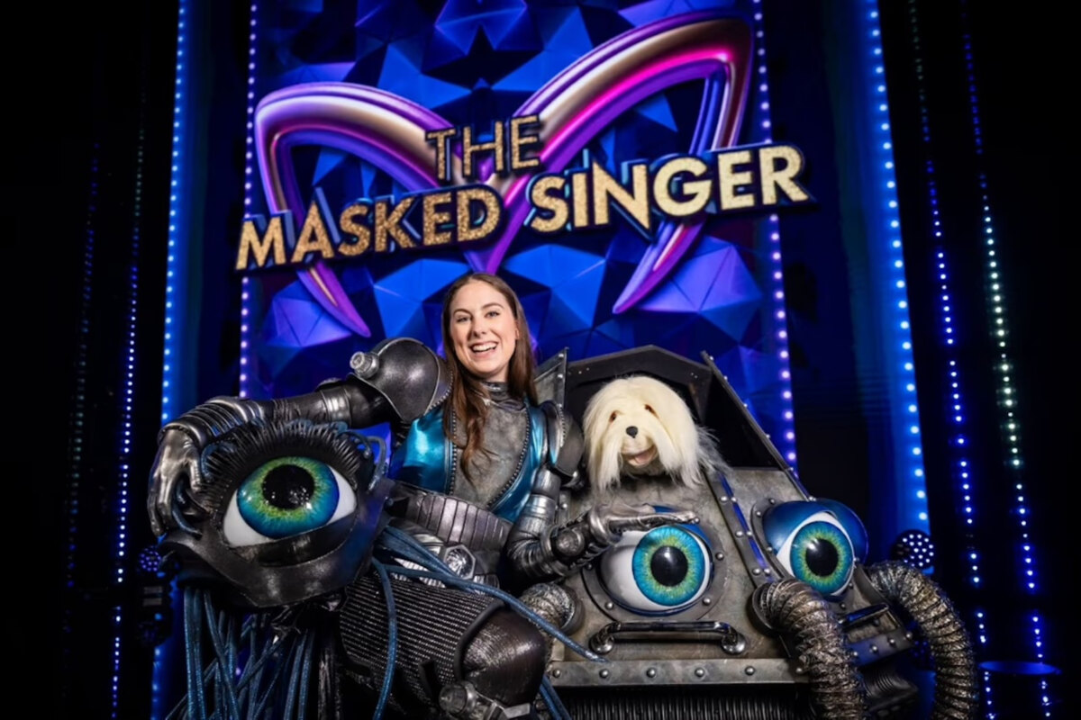 Mwa seg eh, Space Babe en “zwaluwachtige” Scooter zorgen voor legendarische ontmaskering in The Masked Singer