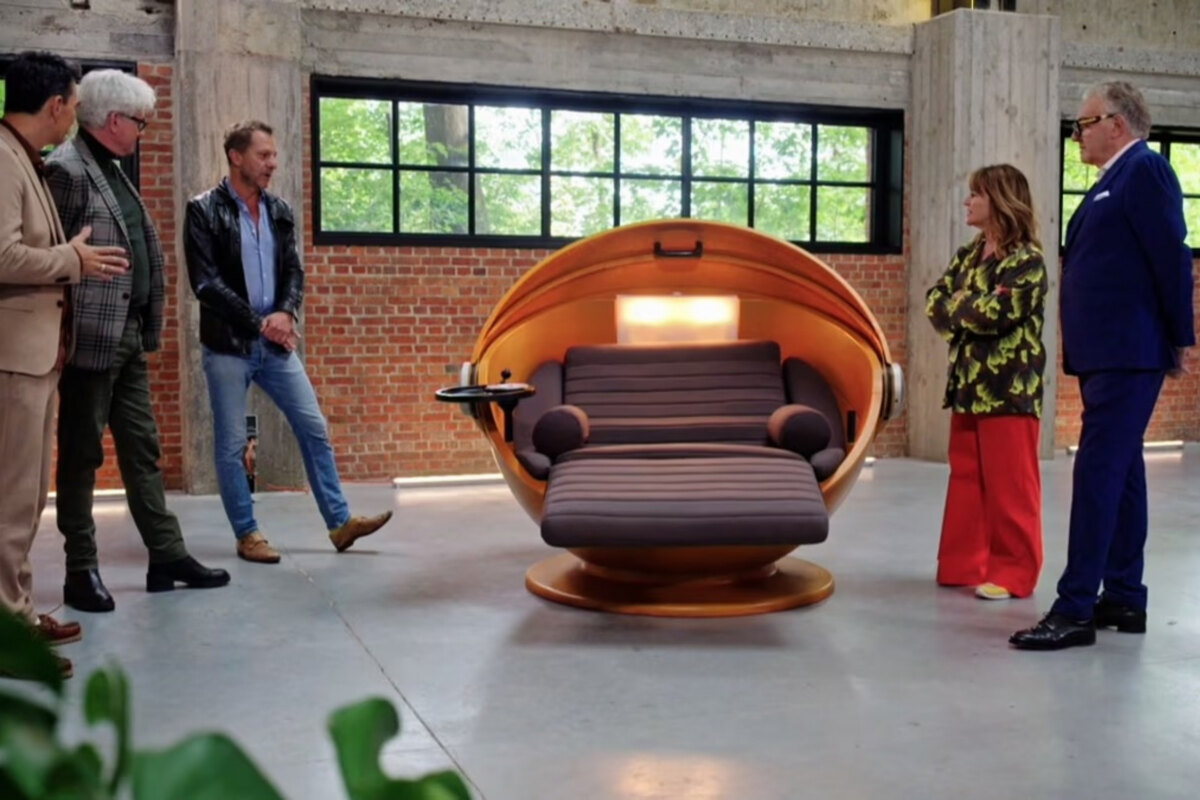 Tom Barman stelt zeldzame Sunball-chair voor aan dealers: "Ik heb het nog nooit in het echt gezien"