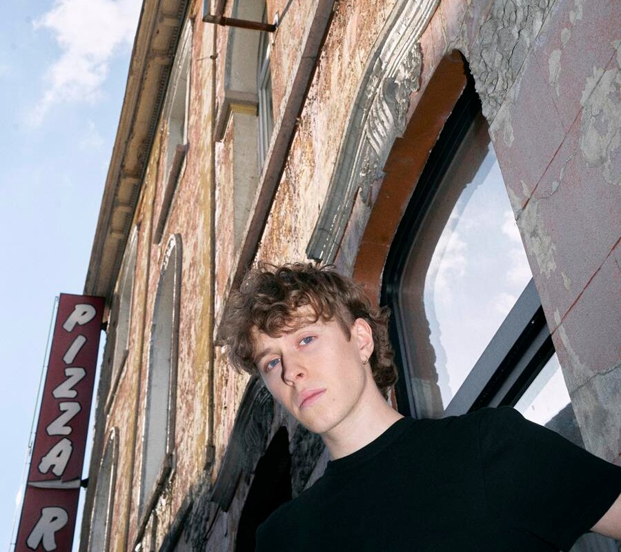 Arend Delabie lanceert Stain | een bijzonder songwriting talent
