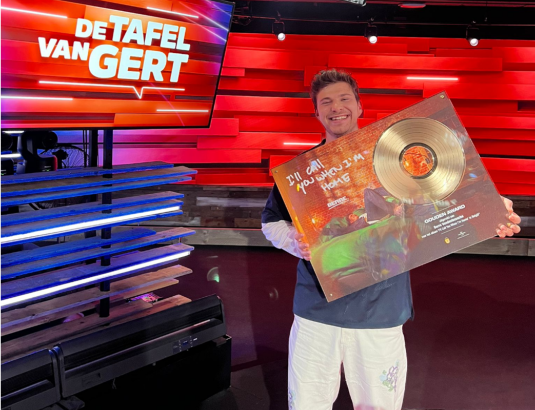 Berre ontvangt gouden award voor debuutalbum ‘I’ll Call You When I’m Home’