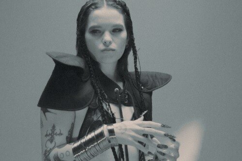 Saya Gray lanceert haar single H.B.W.
