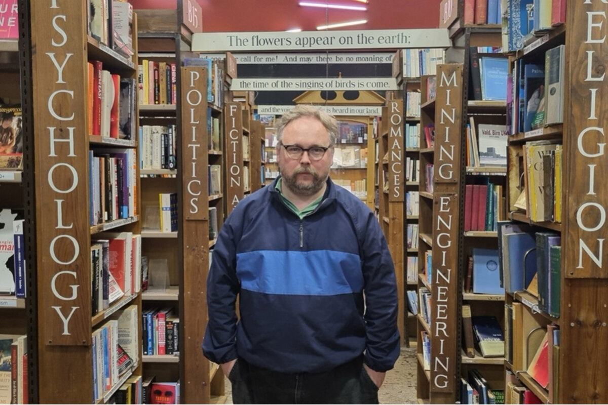 Richard Dawson Shares New Song 'Boxing Day Sales' of his Upcoming Album 'End of the Middle'