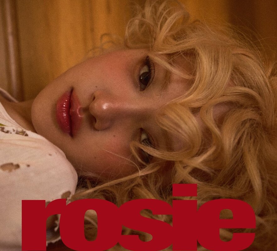Rosé brengt debuutalbum Rosie uit