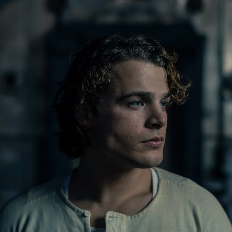 Max McNown Shares “Roses and Wolves” Feat. Hailey Whitters 