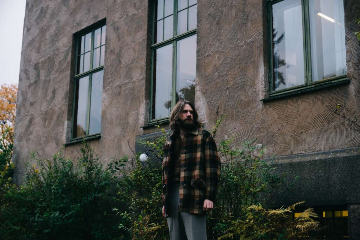 Shy Dancer? King Hüsky is here with "Lately I’ve Been Thinking Of Your Mother"