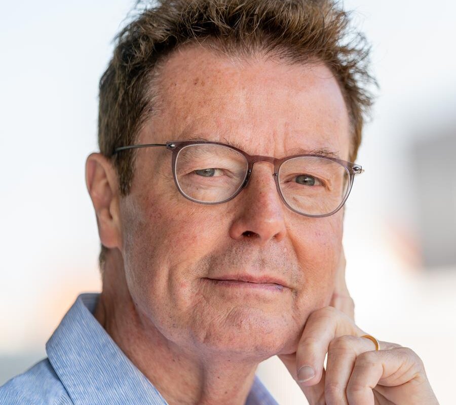 Ondernemer-auteur Johan Van den Driessche is overleden