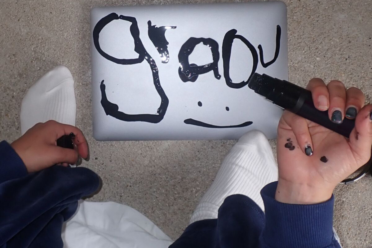 Franse shootingster Miki brengt haar eerste ep 'Graou'
