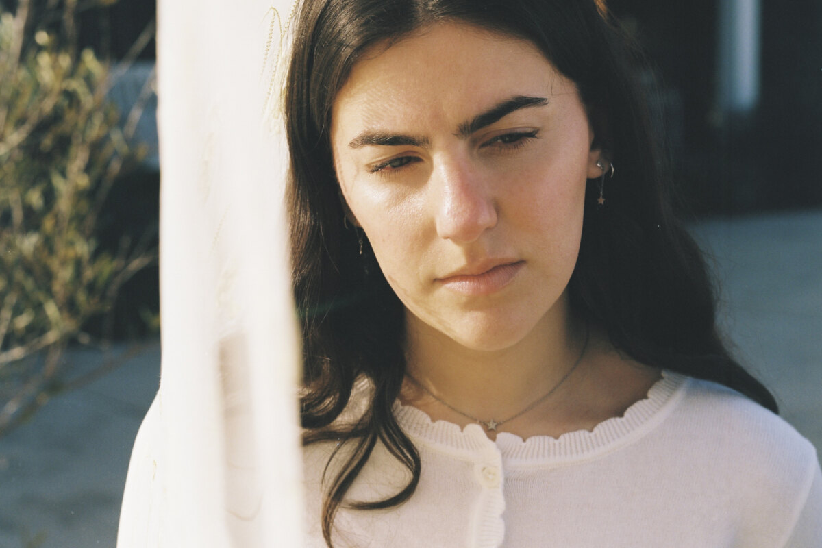 Avery Lynch Reveals New Single, “think about it"