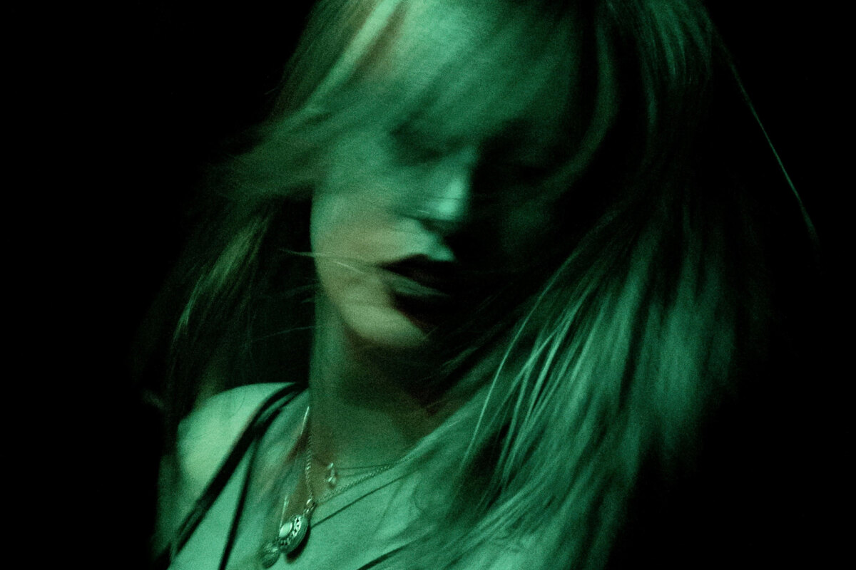 Amphettamine Delivers a Dark Post-Rock and Industrial Gothic Single “Total Eclipse of the Heart”