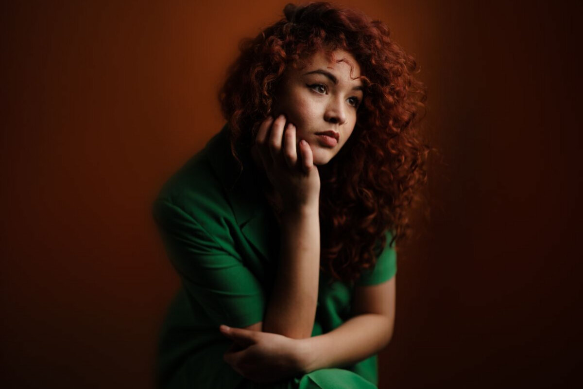 Ellen Beth Abdi announces her debut album with 'Sad Chord'
