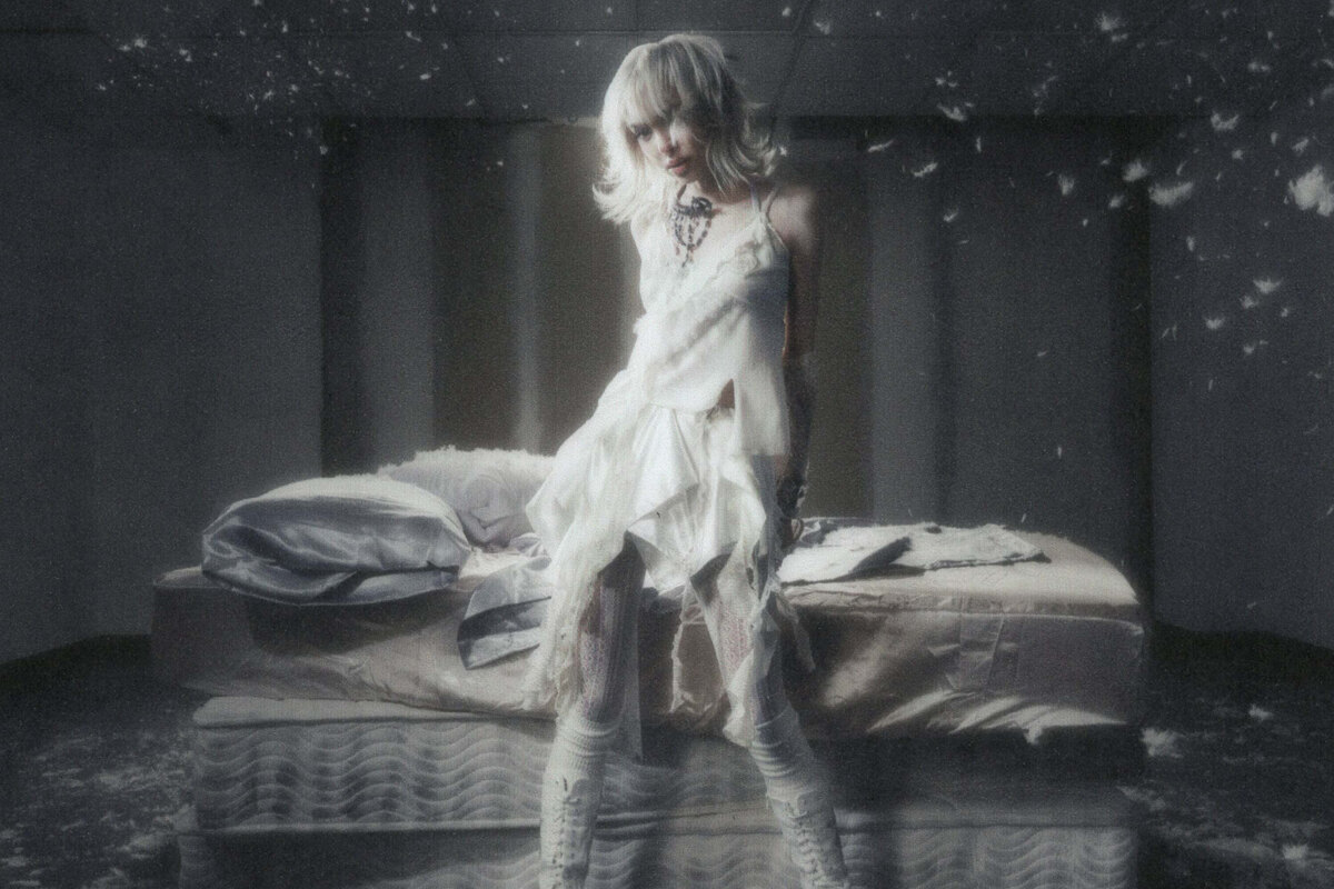 Sophie Powers is back with her latest single, "move with me."