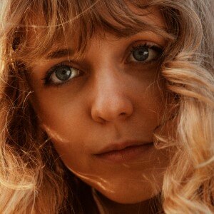 Benni releases debut ep 'Bleeding Colours' | release party 09/04 @ Gallerie Bortier, BXL