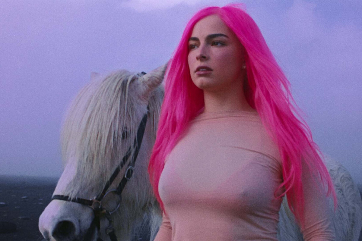Addison Rae releases "Headphones On"